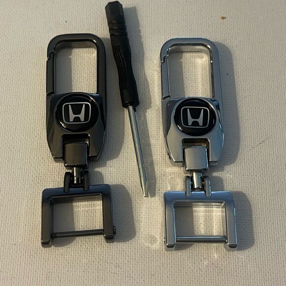 Honda Logo Key Fob Keychain in Metal Set of 2 NWT - Picture 1 of 6
